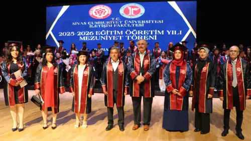 Sivas’ta 52 ve 53 Yaşında Üniversite Mezunu Oldular