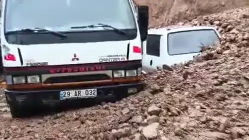 Gümüşhane’de Sel Felaketi: Ev ve Ahır Sular Altında Kaldı