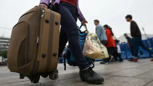 Türkiye'ye göç edenlerin sayısı 2025'te yüzde 25,2 arttı! 300 binden fazla yabancı nüfus, en çok o ülkeden...