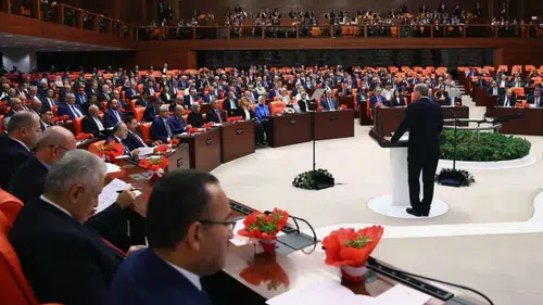 AK Parti'ye geçenlerle Meclis'te durum değişti! Partilerin vekil sayılarına bakın