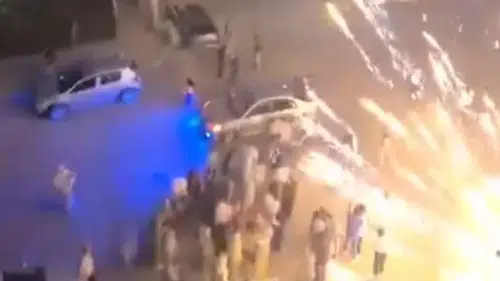 Nişan Eğlencesinde Korku Dolu Anlar: Havai Fişek Davetlilerin Üzerine Doğru Patladı