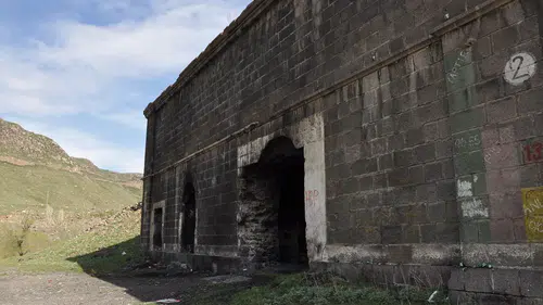 Tarihin Tanıklarına Saygısızlık: Tabyalar Hayvan Barınağına Dönüştü