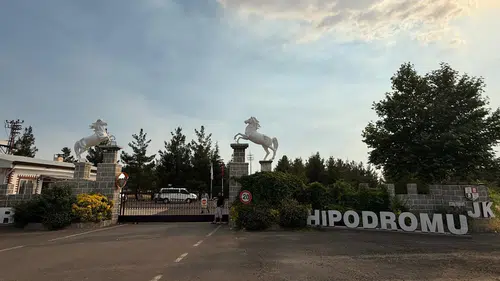 Halı Sahada Başladı, 3 İle Sıçradı! Hipodromlar Kan Gölüne Döndü: 13 Yaralı!