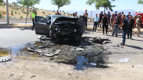 Karşı Şeride Geçip Kafa Kafaya Çarpıştı! Genç Öğretmenden Kahreden Haber