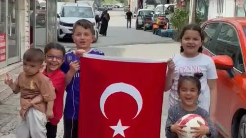 Koyulhisar’da 7'den 70'e Millî Takım'a Tam Destek!