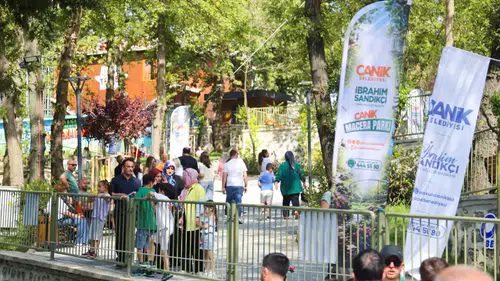 Karne Alan Oraya Koştu! Karadeniz'deki Dev Parkta Rekor Ziyaretçi Akını