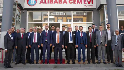 Sivas'ta Siyasi Bomba! Ümit Özdağ'ın Yanındaki O İsim Herkesi Şaşırttı!