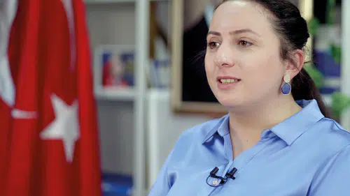 AK Parti Gemerek İlçe Başkanı Aslı Öztoprak Görevinden Ayrıldı