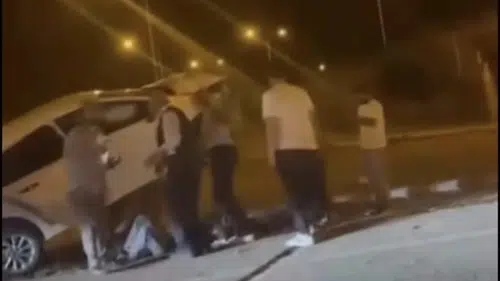 Batman’da Akılalmaz Kaza! Otomobil Beton Kaidede Asılı Kaldı