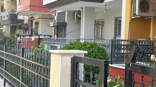 Öfkeli Koca Dehşet Saçtı: Karısını Vurdu, Araya Giren Kızını Darbetti