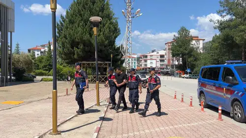 Evdeki Uyuşturucu Partisine Şok Baskın! Kimliğini Görenler Şoke Oldu!