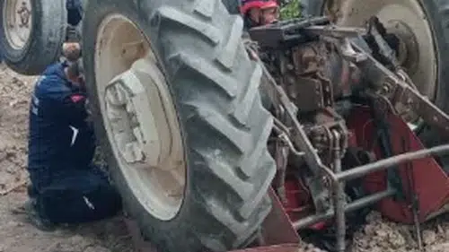 Ters Dönen Traktörün Altında kaldı