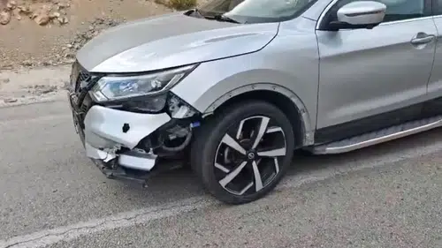 Malatya Yolu Kilitlendi! Dağdan Aniden Fırladı, Çarpmanın Etkisiyle...