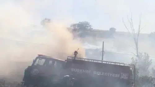 Sivas’ta alevler hızla yayıldı! Yangında bağ evi ve kümesler kül oldu
