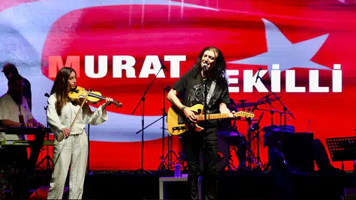 Sivas'ta Murat Kekilli Rüzgarı: Tarihi Kent Meydanı'nda Unutulmaz Gece