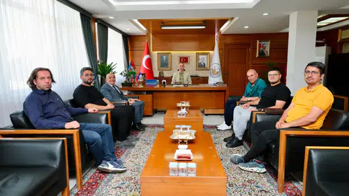 Başkan Uzun'a Basın Ödüllerine Destek Teşekkürü
