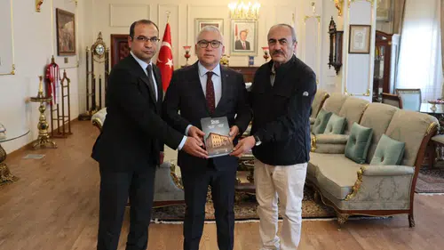 Sivas'ın Kültürel Mirasını Anlatan Eser Vali Şimşek'e Sunuldu