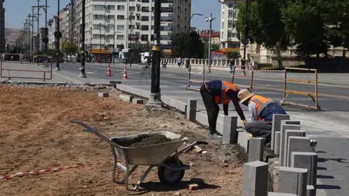 Sivas’ta Kaldırımlar Şiirle Yenileniyor: Halk Ozanlarının Sözleri Taşlara İşlendi