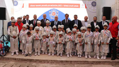 Sivas’ta 530 Yıllık Vakıf Geleneği Yaşatıldı: 30 Çocuğa Sünnet Şöleni