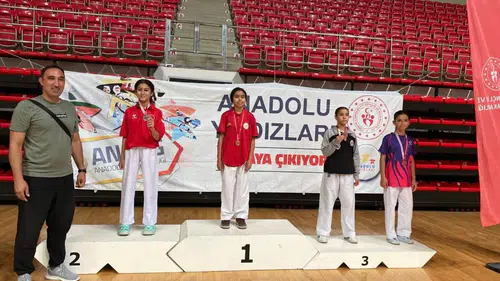 Sivaslı Karateci Yağmur Nisa Barkıl Anadolu Şampiyonu Oldu