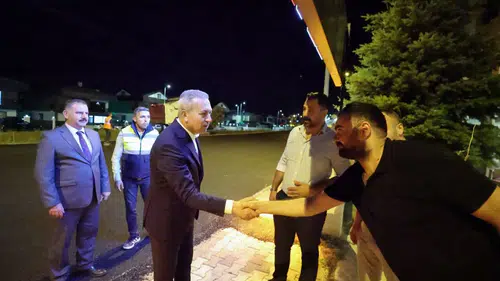 Başkan Uzun Gece Mesaisinde Asfalt Çalışmalarını İnceledi