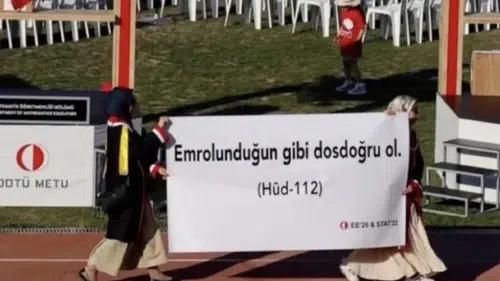 ODTÜ Mezuniyet Töreni'nde dikkat çeken pankart: Emrolunduğun gibi dosdoğru ol
