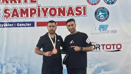 Bolu'da Nefes Kesen Şampiyona! 89 Kiloda Kürsüye Çıktı, Madalyayı Kaptı