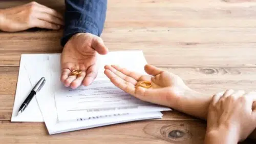 Yargıtay boşanma sebebi saydı: Horlayan eş için tazminat kararı