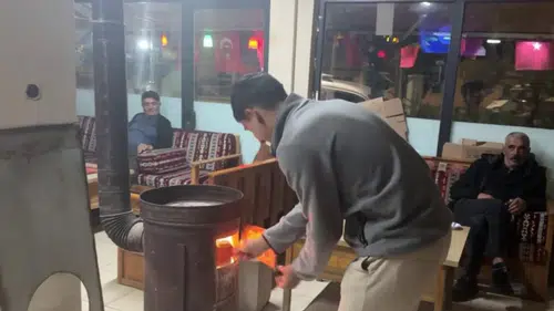 Sivas’ta Yaz Ortasında Soba Yakıyorlar! Gündüz Tişört, Akşam Kalın Mont