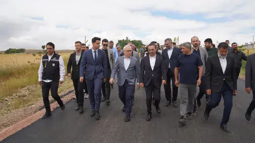 Deliktaş Köyünde Sıcak Asfalt Mesaisi Sürüyor