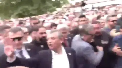 Yeni parti kuran Özgür Özel, muhafazakar seçmene göz kırptı