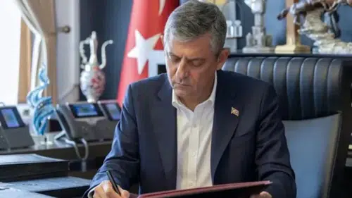 Özgür Özel, CHP'den istifa etti