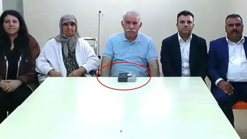 Öcalan'ın aile ziyareti fotoğrafı 10 ay sonra ortaya çıktı masadaki kutu