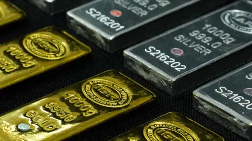 Altın ve Gümüşte Tarihi Rekor: Ons 4 Bin 400 Doları Aşarak Zirve Yaptı!