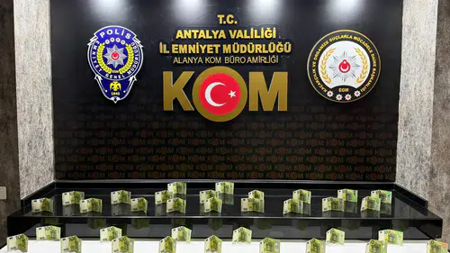 Antalya'da Dev Kaçakçılık Darbesi: Tarihi Eserler ve Sahte Para Ele Geçti!