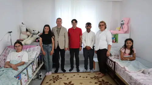 Sivas'ta Trafik Kazasında Anne ve Babalarını Kaybeden Kardeşlere Başkan Uzun'dan Ziyaret