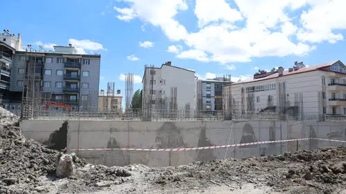 Vali Yılmaz Şimşek Yıldızeli Hükümet Konağı İnşaatını İnceledi