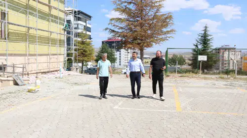 Fatih Erdoğan, TOKİ Ahmet Yesevi İlkokulu ve Ortaokulundaki Çalışmaları İnceledi