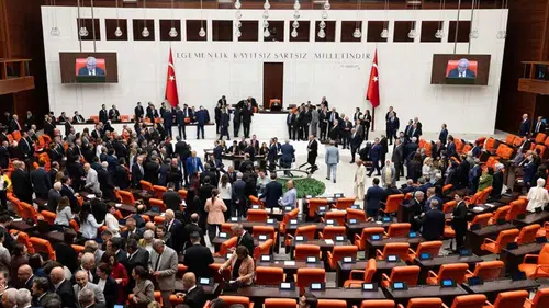 Çerçeve yasa 467 oyla kabul edildi partilere göre oy dağılımı belli oldu