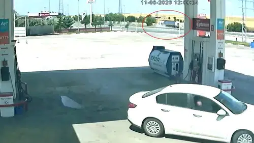 Konya’da Direksiyon Başında Kalp Krizi Geçiren Tır Sürücüsü Kaza Yaptı!