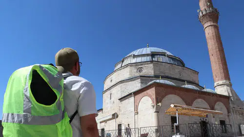 İlahi Aşk İçin İkinci Kez Yollarda: Yürüyerek Kabe'ye Gidiyor