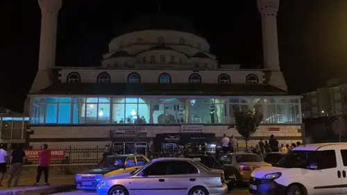 Camide asılı halde bulundu