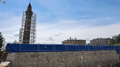 Sivas Ulu Cami'de Tarihi Restorasyon: 1200 Ton Beton Çatıdan Kazındı