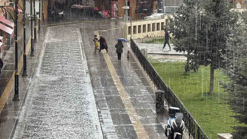 Sivas Kavruluyordu, Yağmur İmdada Yetişti!