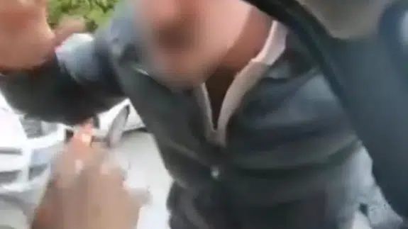 İzmir’de trafik kavgası aileyi hedef aldı, görüntüler korkutuyor