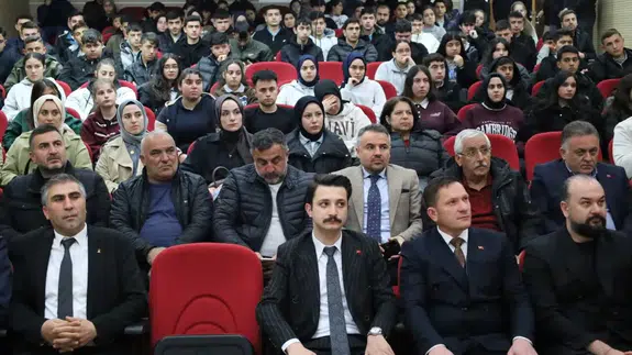 Kaymakam Kukuş Kariyer Günlerinde Gençlerle Buluştu