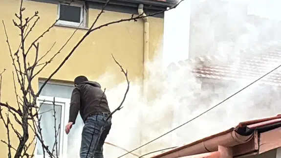 Aksaray’da korku dolu anlar! Baca alev alev yandı