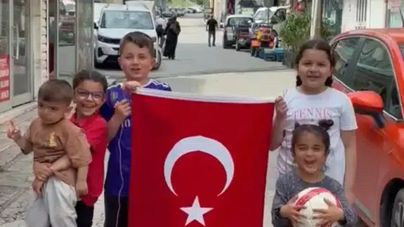 Koyulhisar’da 7'den 70'e Millî Takım'a Tam Destek!