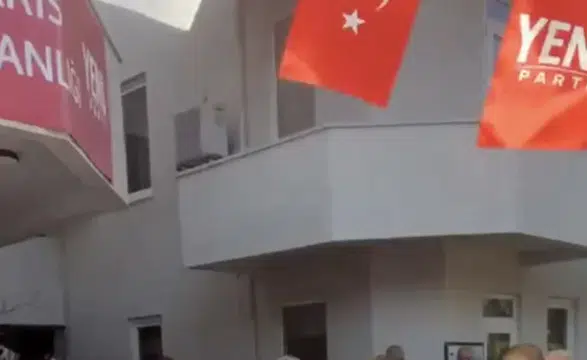 Yeni Parti'nin ilçe binası açılışında Haluk Levent'in müzikleri çalındı