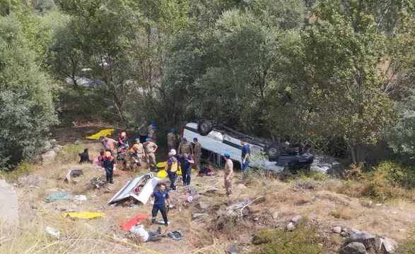 Sivas’ta Minibüs Şarampole Uçtu: 4 Ölü, 10 Yaralı